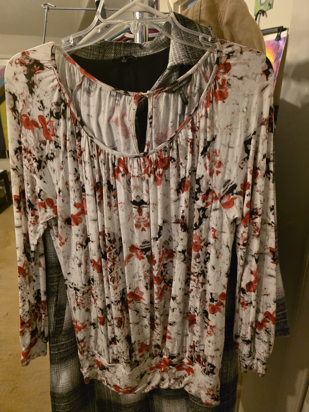 Floral Scoop Neck Long Sleeve Top in White and Red - Brand: Daisy Fuentes